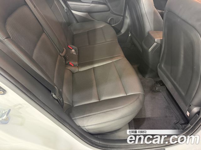 Hyundai AVANTE 2018 — photo 13