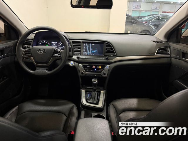 Hyundai AVANTE 2018 — photo 14