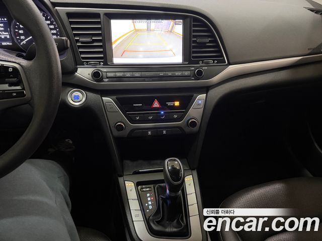 Hyundai AVANTE 2018 — photo 15