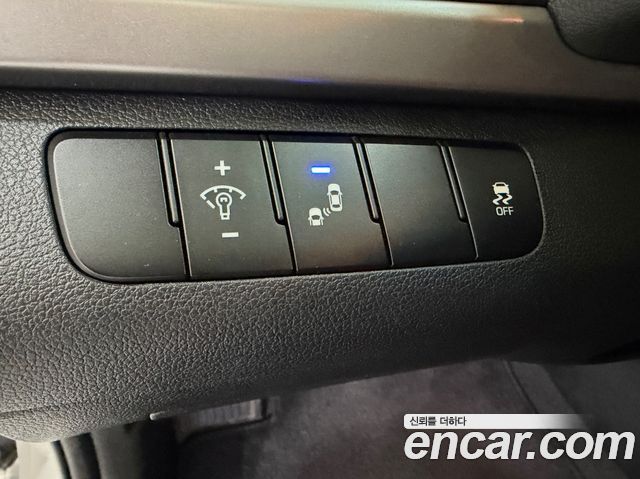 Hyundai AVANTE 2018 — photo 16