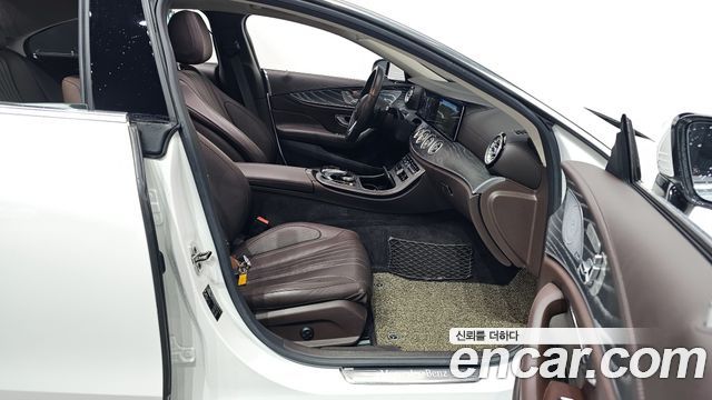 Mercedes-Benz CLS-Class 2020 — photo 11