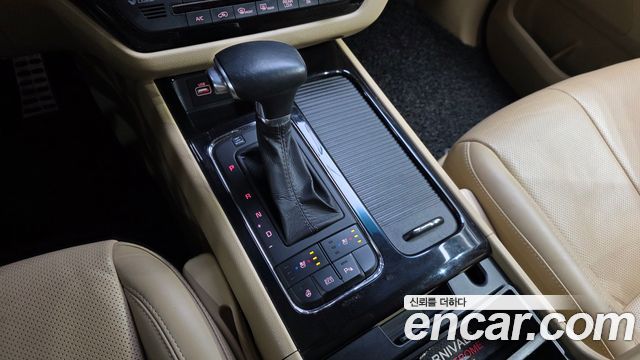 Kia Canival 2017 — photo 9