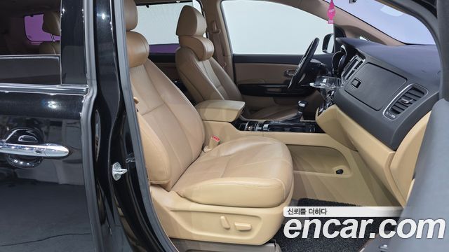 Kia Canival 2017 — photo 11