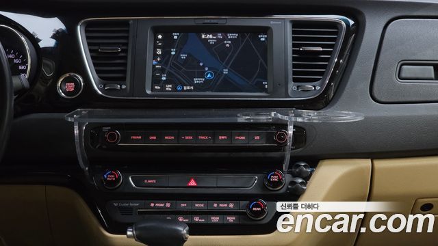 Kia Canival 2017 — photo 14