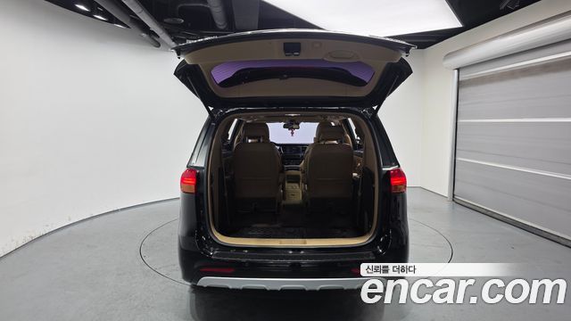 Kia Canival 2017 — photo 20