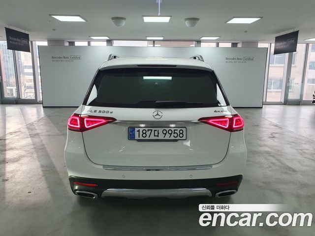 Mercedes-Benz GLE-Class 2021 — photo 4