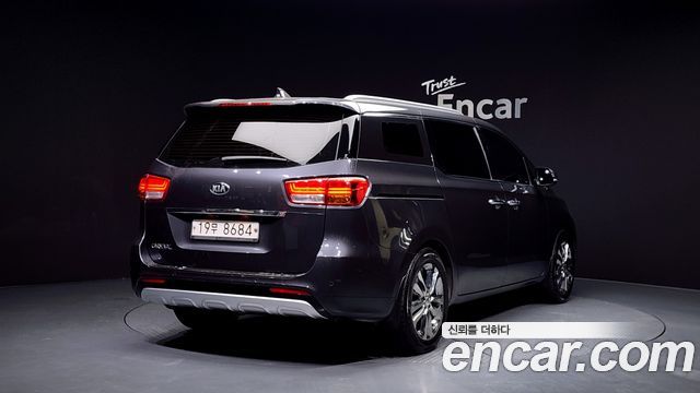 Kia Canival 2018 — photo 2