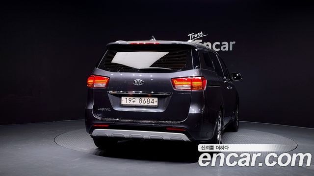 Kia Canival 2018 — photo 4