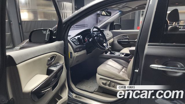 Kia Canival 2018 — photo 10