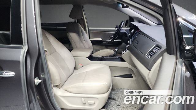 Kia Canival 2018 — photo 11