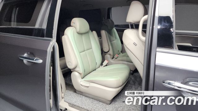 Kia Canival 2018 — photo 12