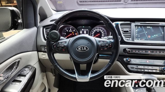Kia Canival 2018 — photo 13