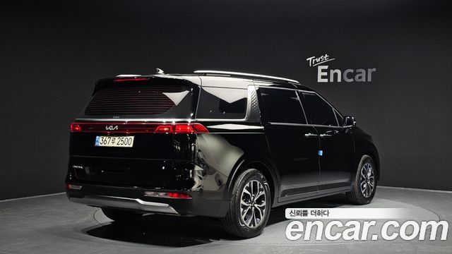 Kia Canival 2023 — photo 2