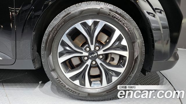 Kia Canival 2023 — photo 5
