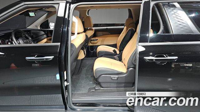 Kia Canival 2023 — photo 11