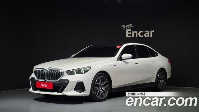 BMW 5-Series 2025 — photo 1