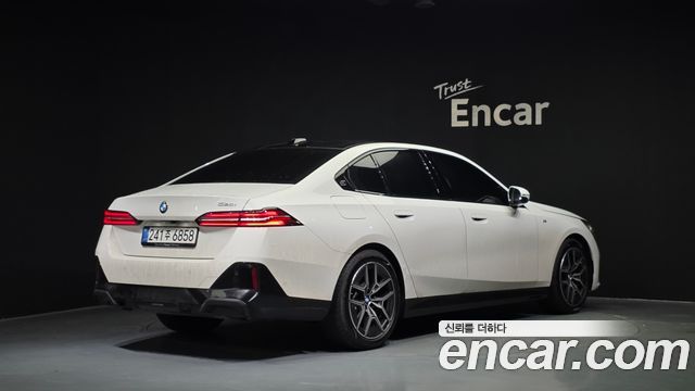 BMW 5-Series 2025 — photo 2