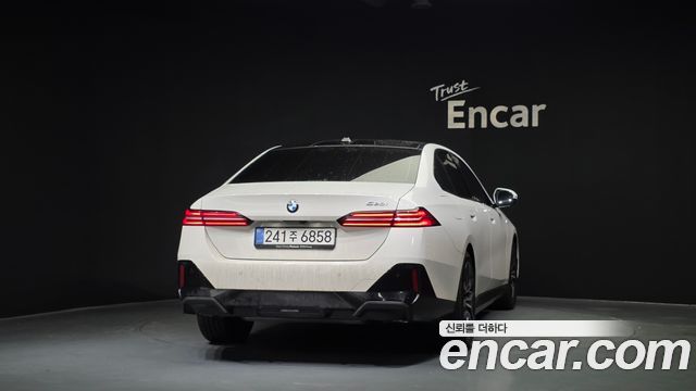 BMW 5-Series 2025 — photo 4