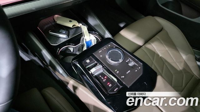 BMW 5-Series 2025 — photo 9