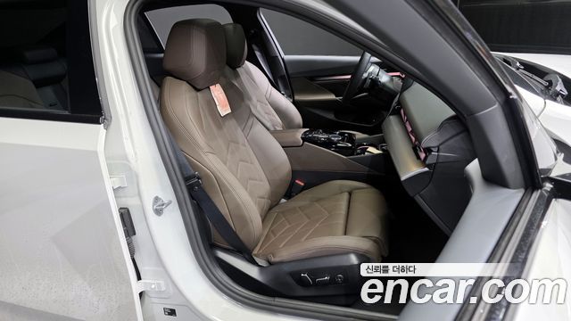 BMW 5-Series 2025 — photo 12