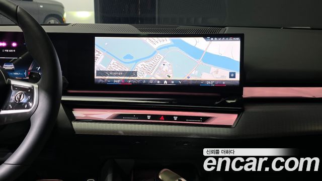 BMW 5-Series 2025 — photo 19