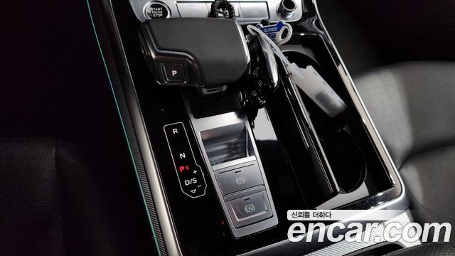 Audi Q8 2021 — photo 9