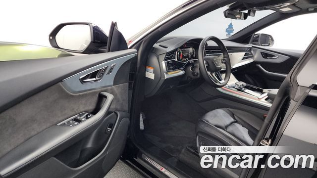 Audi Q8 2021 — photo 10