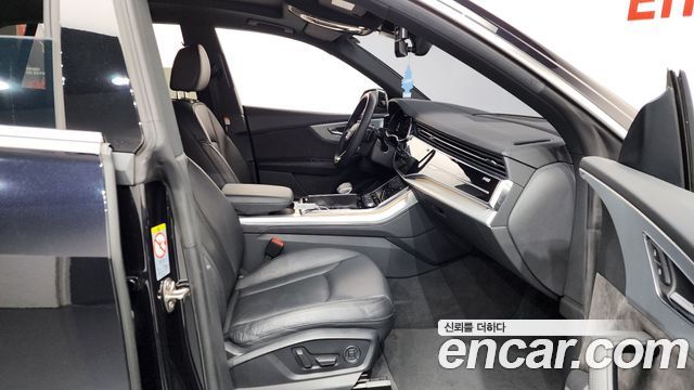 Audi Q8 2021 — photo 11