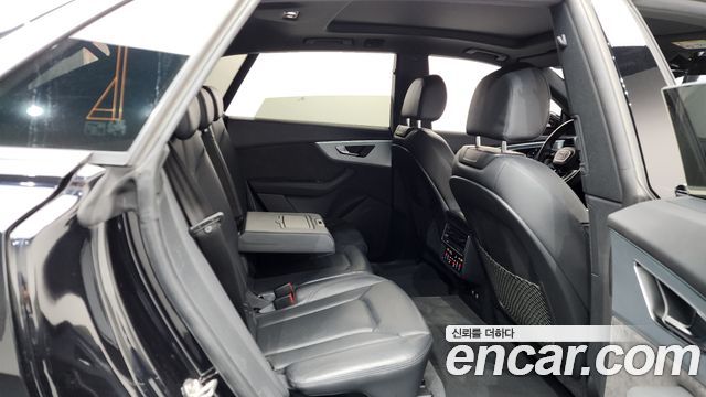 Audi Q8 2021 — photo 12