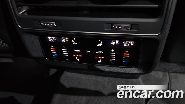 Audi Q8 2021 — photo 18