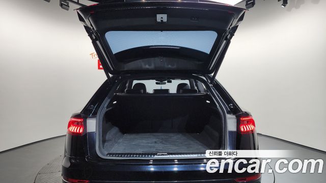 Audi Q8 2021 — photo 20