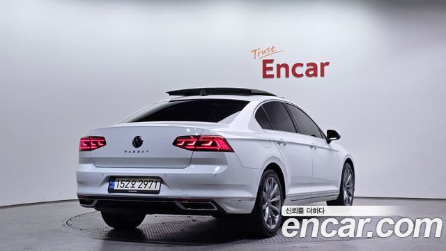Volkswagen Passat 2022 — photo 2