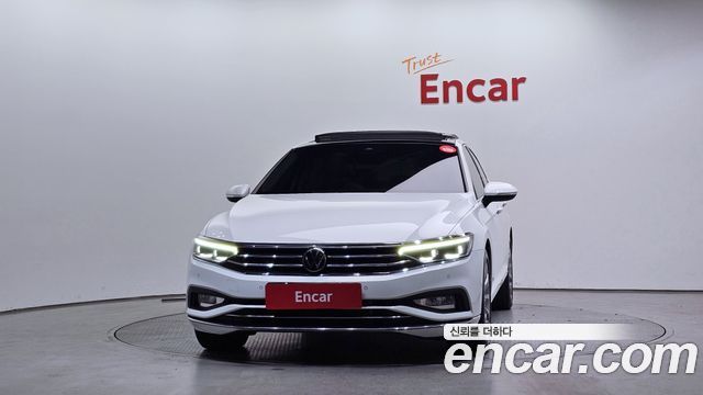 Volkswagen Passat 2022 — photo 3