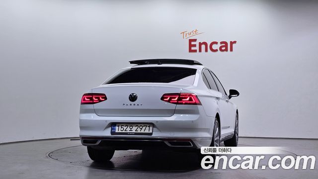 Volkswagen Passat 2022 — photo 4
