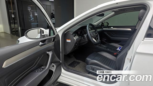 Volkswagen Passat 2022 — photo 11