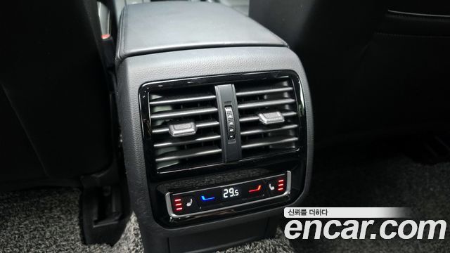 Volkswagen Passat 2022 — photo 17