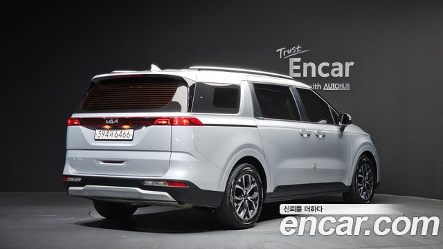 Kia Canival 2023 — photo 2