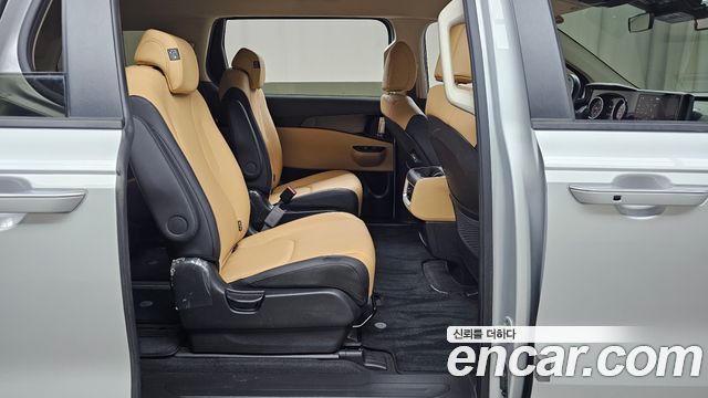 Kia Canival 2023 — photo 12