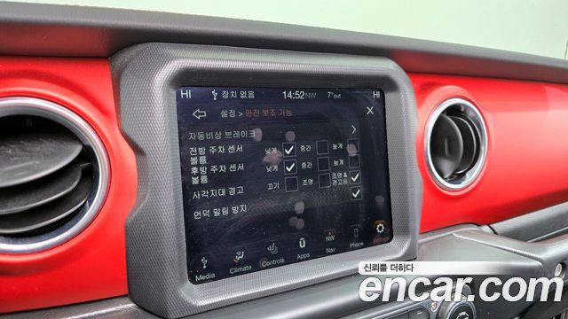 Jeep Wrangler 2020 — photo 16