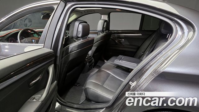 BMW 5-Series 2013 — photo 11