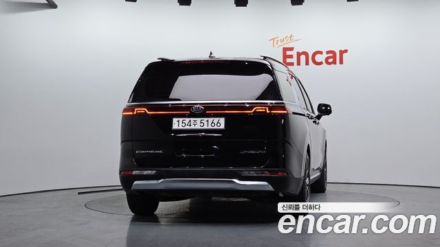 Kia Canival 2021 — photo 4