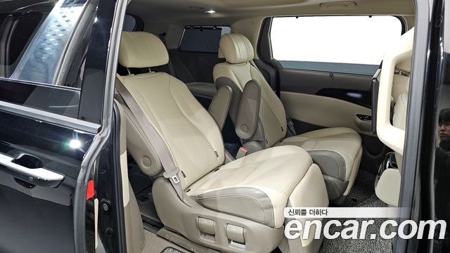 Kia Canival 2021 — photo 12
