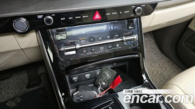 Kia Canival 2021 — photo 16