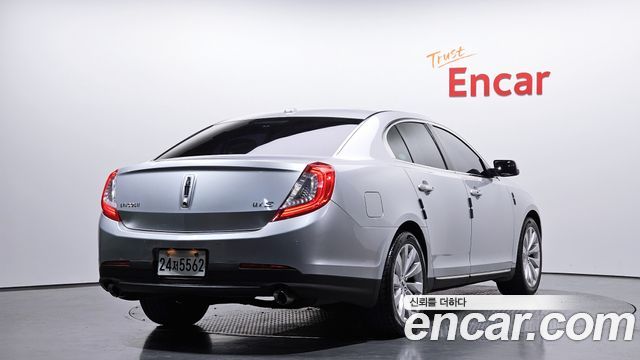 Lincoln MKS 2013 — photo 2