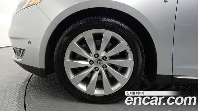 Lincoln MKS 2013 — photo 5