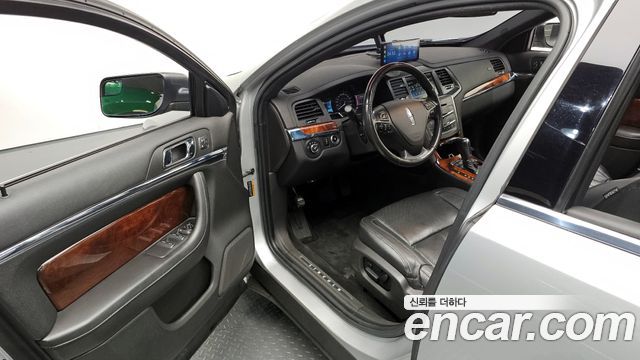 Lincoln MKS 2013 — photo 11