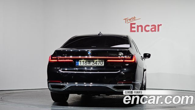 BMW 7-Series 2021 — photo 4