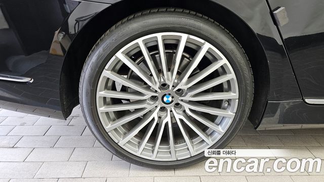 BMW 7-Series 2021 — photo 5