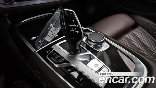 BMW 7-Series 2021 — photo 9