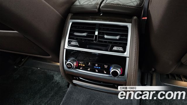 BMW 7-Series 2021 — photo 19